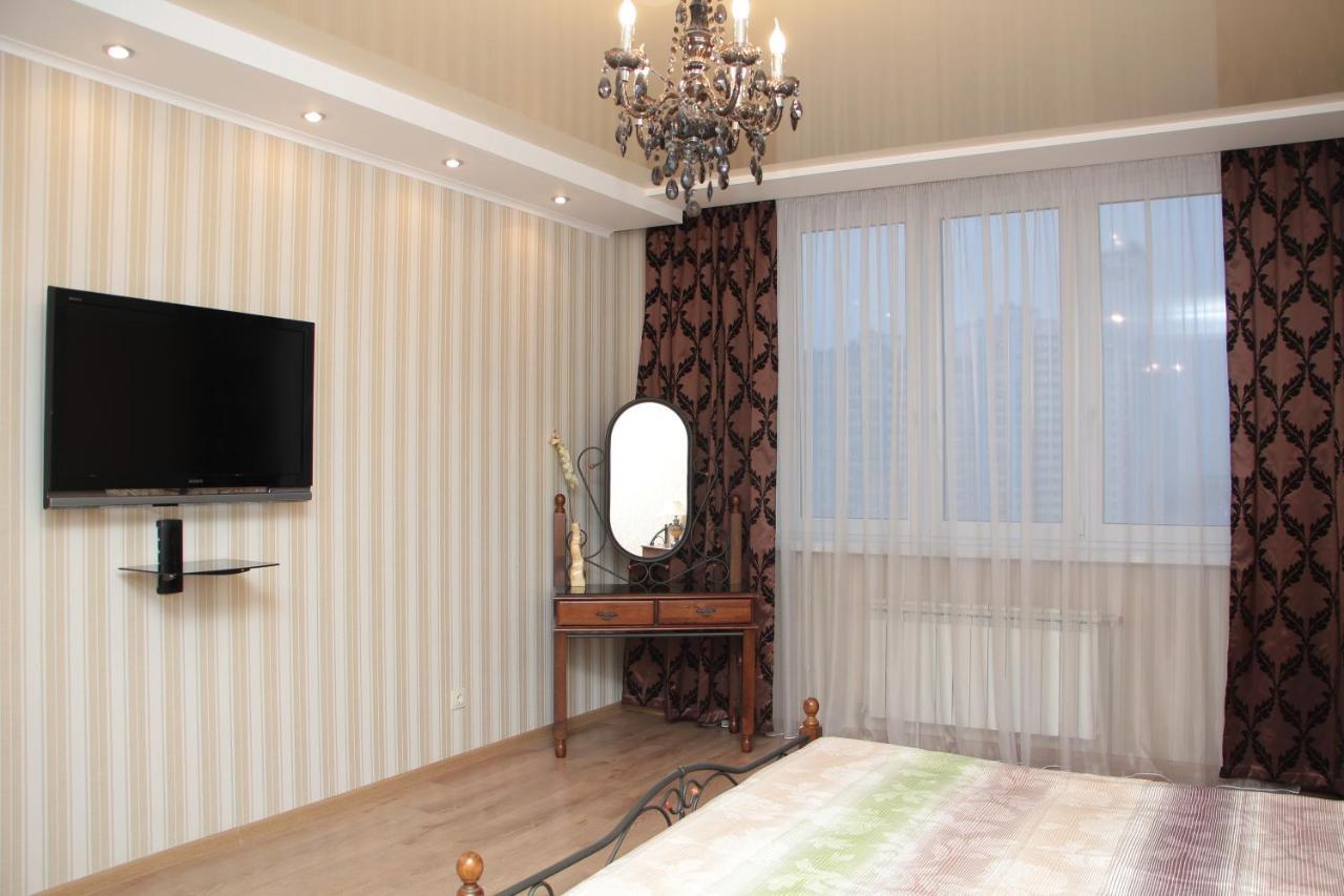 קייב Panoramic View Lux Apartment On Metro Osokorky מראה חיצוני תמונה