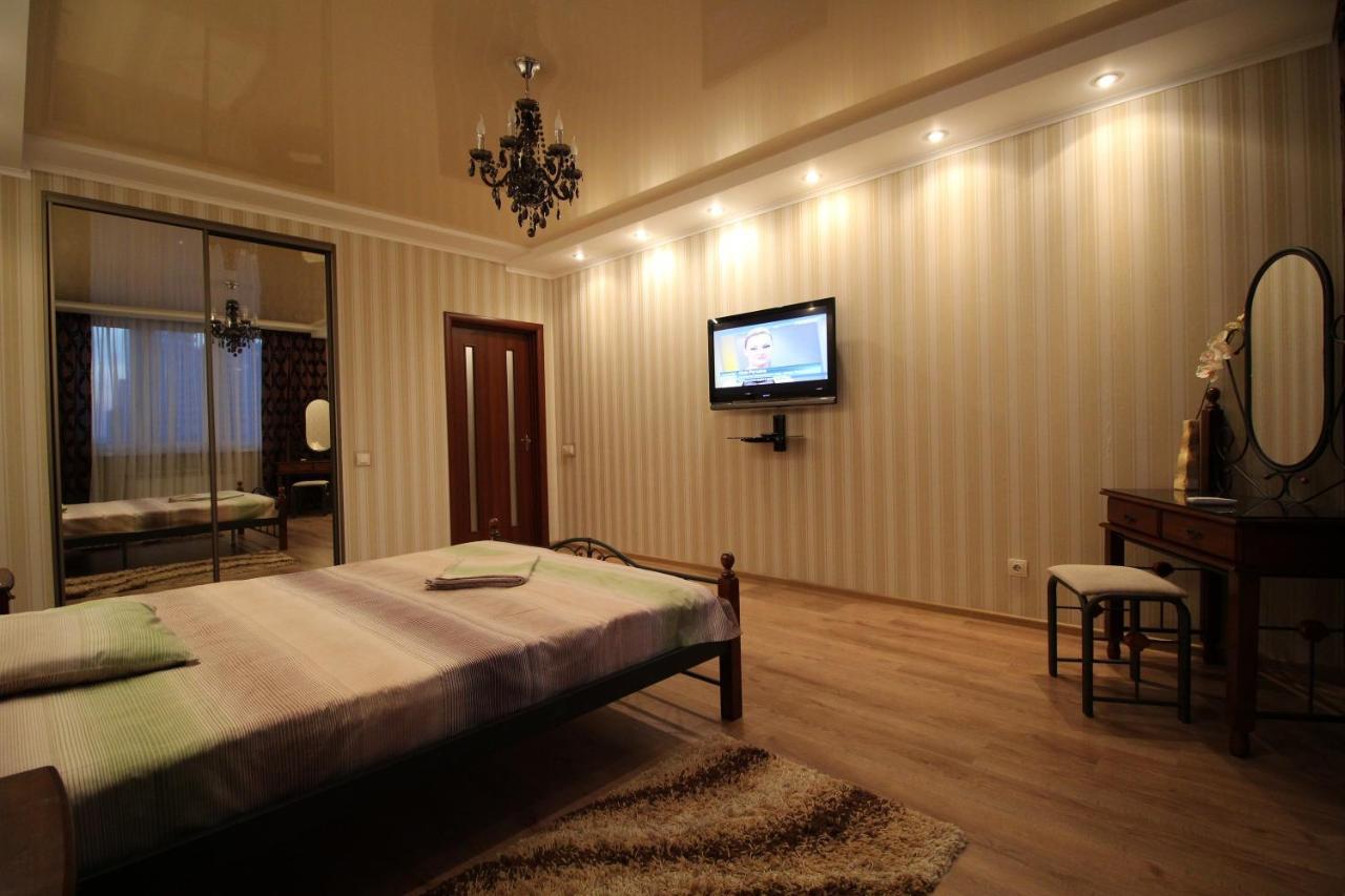 קייב Panoramic View Lux Apartment On Metro Osokorky מראה חיצוני תמונה